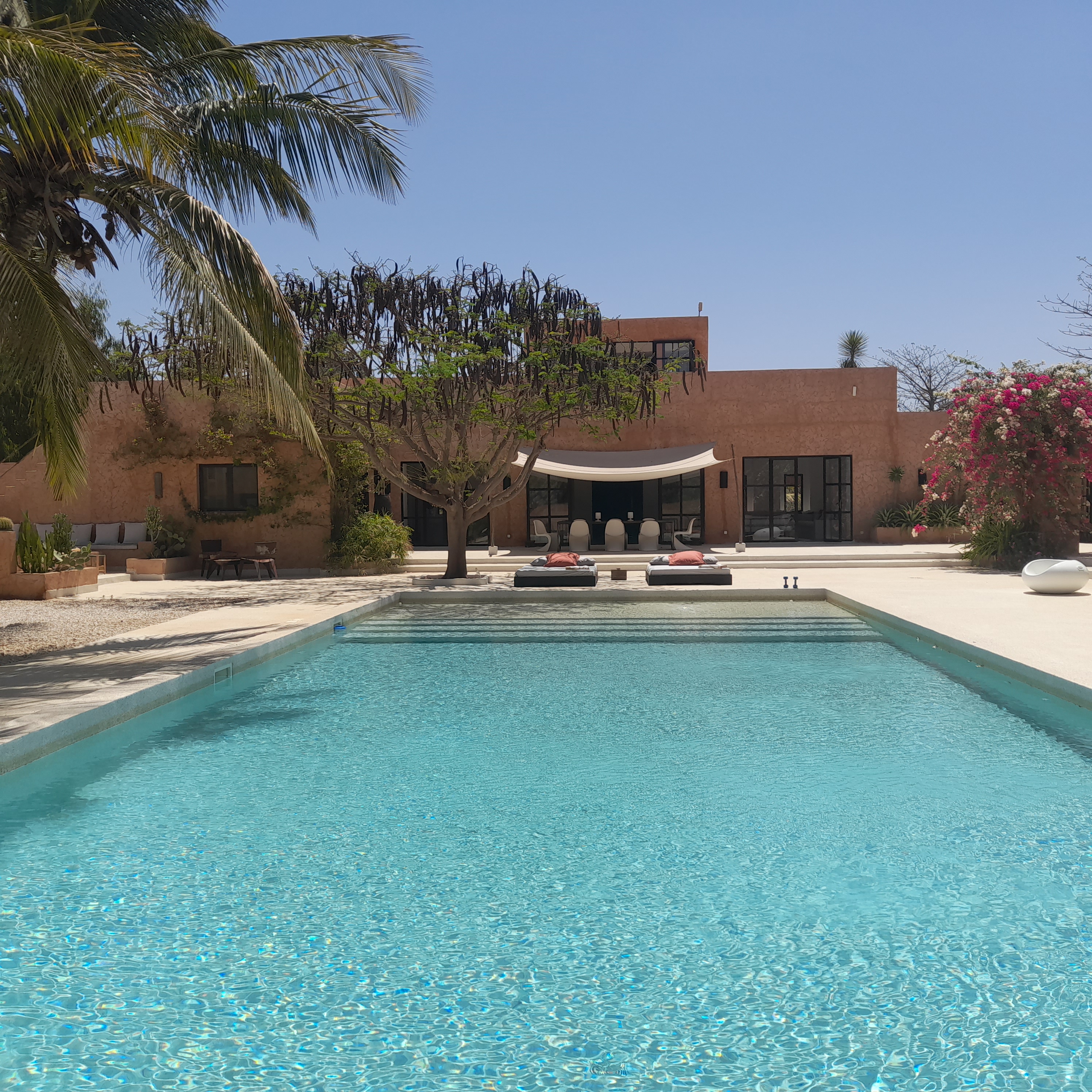 magnifique villa d�co  avec piscine  dans un ecrin de verdure dans une lotissement s�curis�