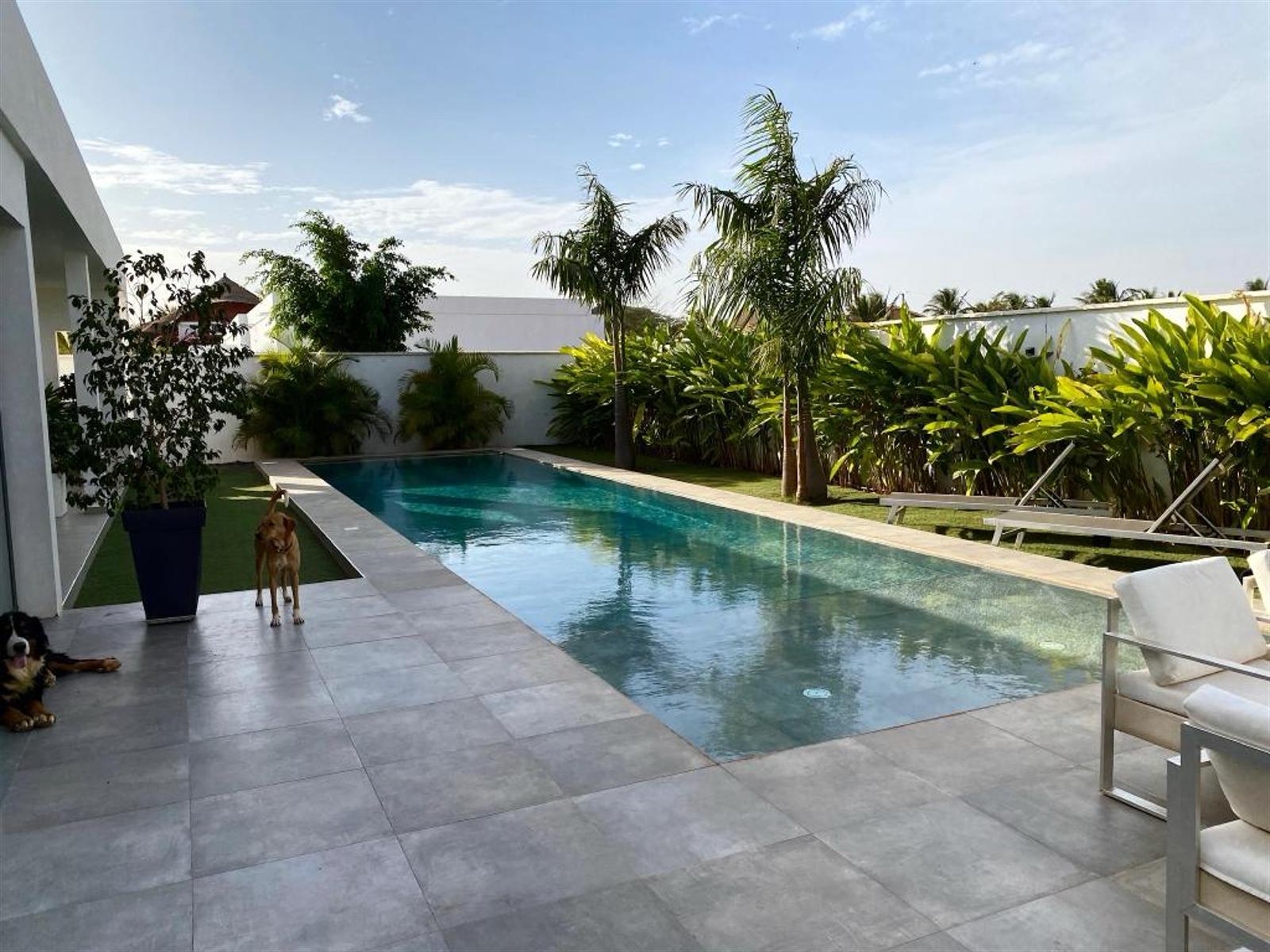 tr�s belle villa moderne  avec piscine  en domaine priv� s�curis� proche mer