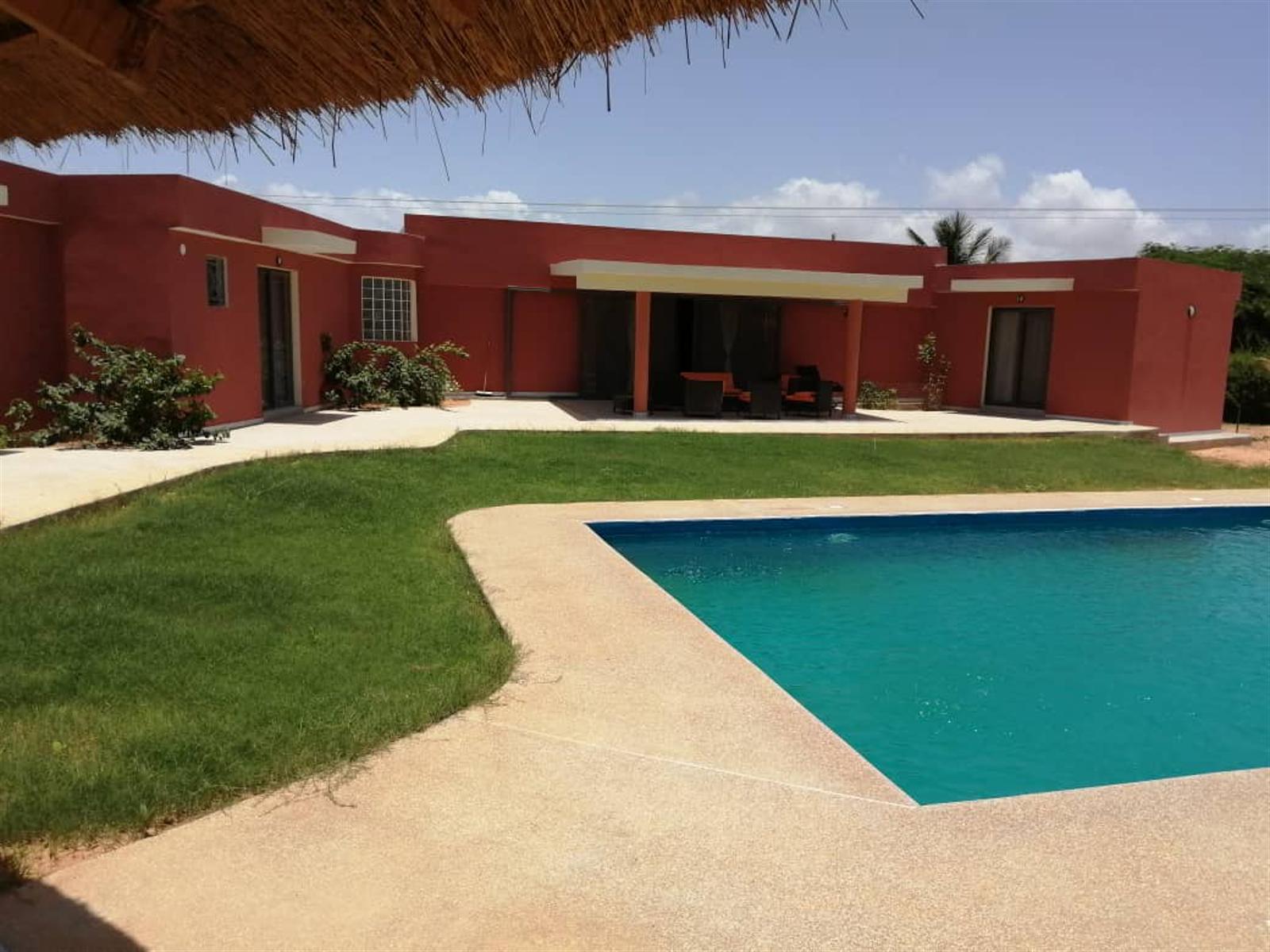 Belle villa avec piscine de plain pied offrant de beaux espaces Residence securise
