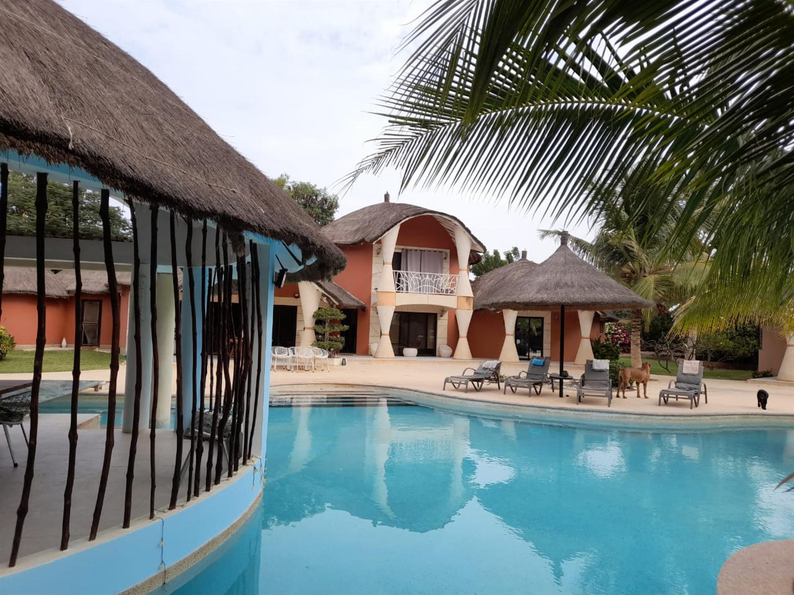Magnifique villa avec piscine dans quartier r�sidentiel sur 4000 m2 de terrain